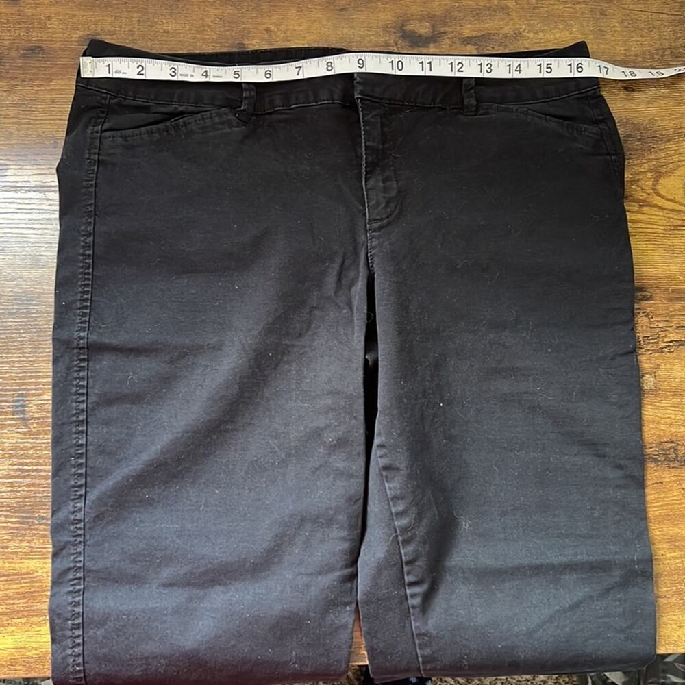 Old Navy Black Cotton Blend Pixie Ankle Pants - Picture 4 of 8